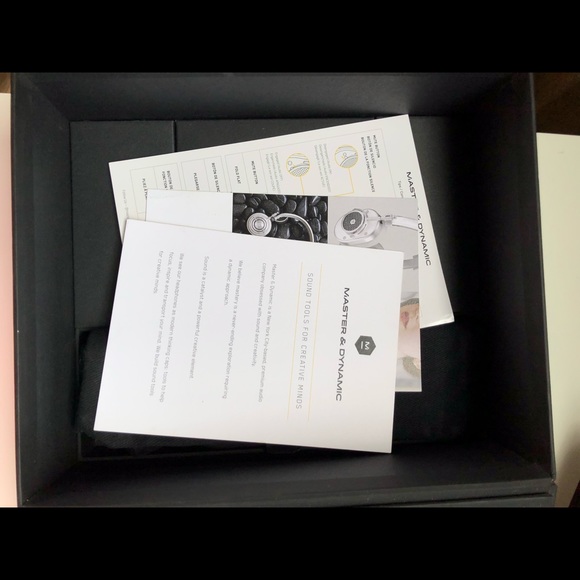 Master & Dynamic MH40 Headphones - Picture 4 of 4